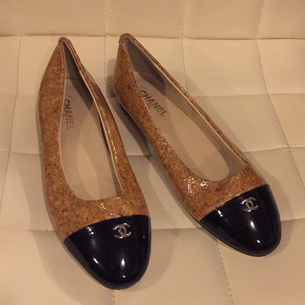 CHANEL Cap-toe cork flats